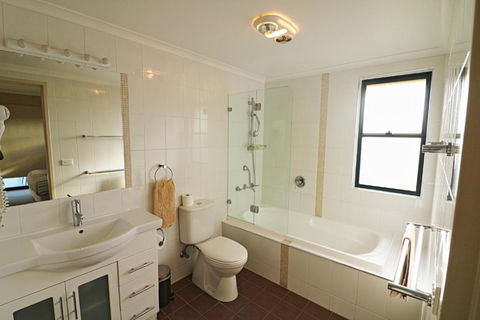 Saltwater Apartments - Stays Accommodation 3