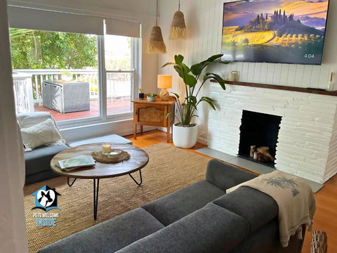 Saltwater Sunsets Seaside Haven With Ocean Views - Stays Accommodation 2