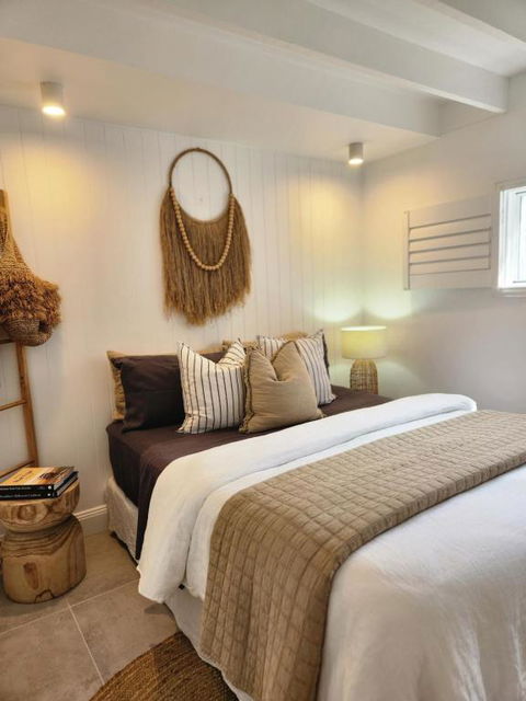 SALTY PALMS -Seaside Studio Apartment - Stayed 1