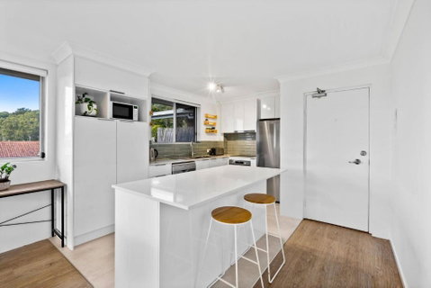 Salty Sea Breeze Apartment 500m To Waters Edge - Stayed 1