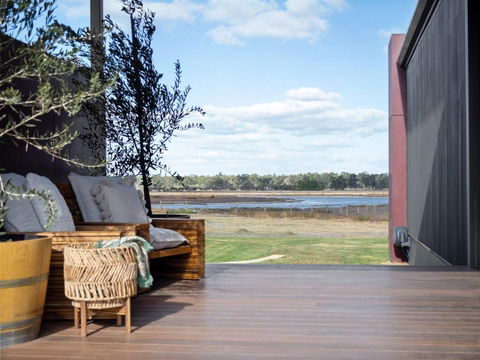 Samphire Chalet Peppermint - Stays Accommodation 2