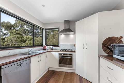 Sanctuary House - Stays Accommodation 3