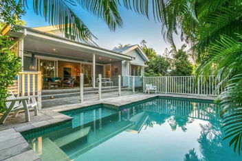 Sanctuary Spaces - Kia Ora Byron with Stayed