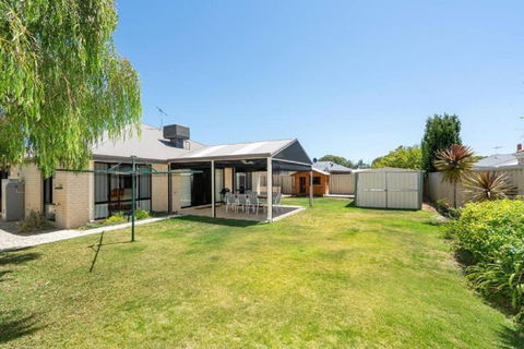 Sandpiper House - Family & Pet Friendly - Stays Accommodation 1