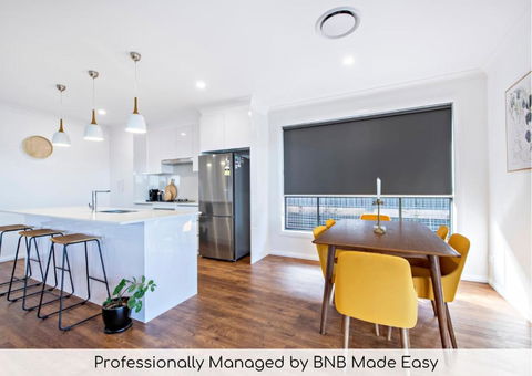 Sandstone - Family Entertainer, Refined Living - Stayed 0