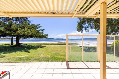 Sandy Beach House Corlette Unit 1 Waterfront WI-FI Aircon - Stayed 1