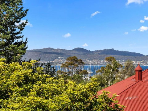 Sandy Bay Apartment With Hobart River View, Near UTAS - Stroll To Cafes And Shops - Stayed 1
