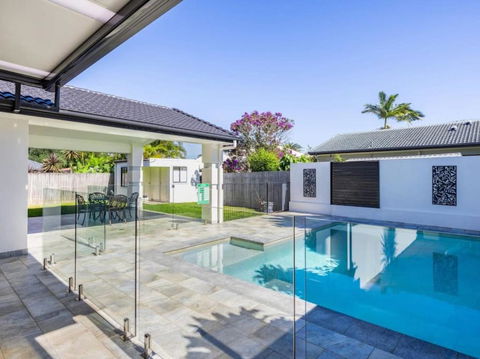 Seaside Modern And Luxurious Mansion With Pool - Stayed 2