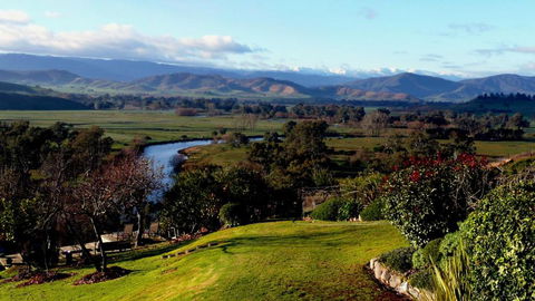 Snowy Mountain Holidays - Stays Accommodation 3