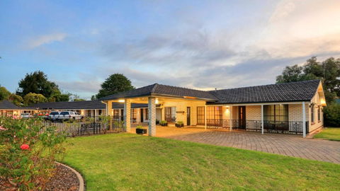 Southern Comfort Motor Inn - Stayed 1