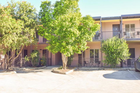 Station Hotel Motel Kurri - Stays Accommodation 2