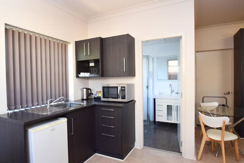 Station Hotel Motel Kurri - Stays Accommodation 0