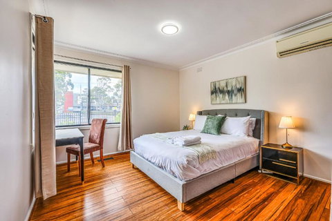 StayAU Family-Friendly 3BR Getaway In Malvern - Stayed 1