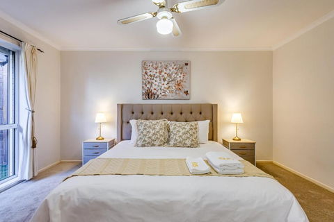 StayAU Tranquil 4BR Lakeside Retreat In Seabrook - Stayed 2