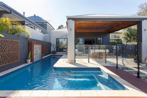 Stella Retreat - Townhouse With Pool - Stayed 0