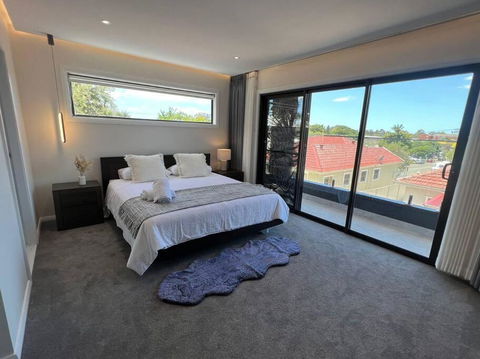Stylish Serenity At Sunrise - Stays Accommodation 0