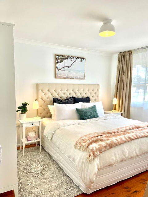 Sunshine Retreat Modern 3BR Haven - Stays Accommodation 0