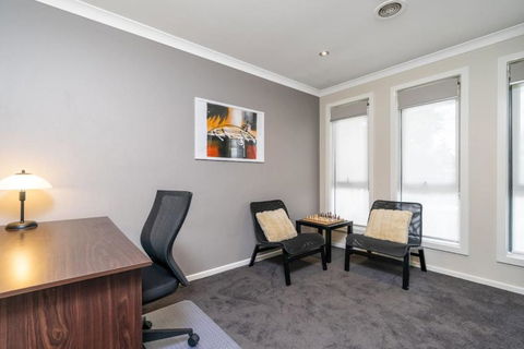 Superb 3BR Townhouse Near Town Centre - Stayed 2
