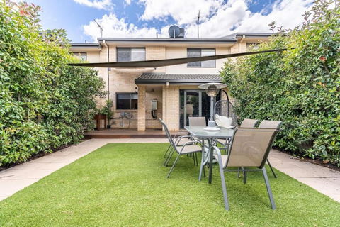 Superb 3BR Townhouse Near Town Centre - Stayed 3