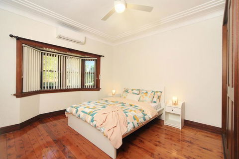 Sydney, Bexley North Holiday Home 3bedrooms, Free Parking, Close To Train Station And CBD - Stayed 2