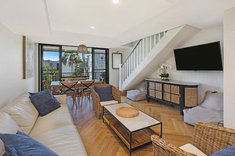 TARA7- On Trend At Taranaki - Stayed 0