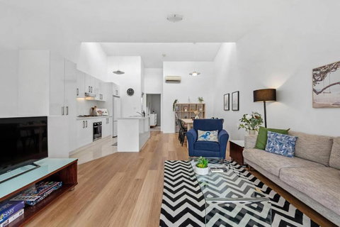 Terrific Townhouse! 2Bed/2Bath/Courtyard/1Car - Stays Accommodation 0