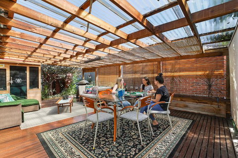 The Carrum Escape - Stayed 1