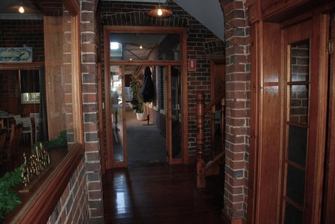 THE FED AND BED TEMORA - Stayed 0