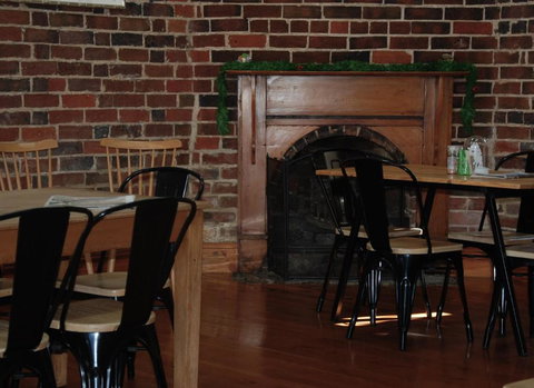 THE FED AND BED TEMORA - Stayed 2