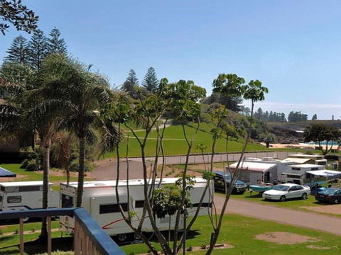 Beachside Getaway - 150m To Beach - Stays Accommodation 0