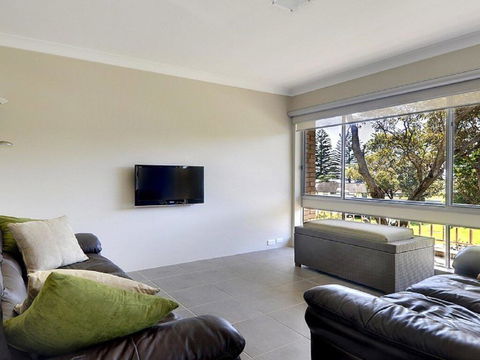 Beachside Getaway - 150m To Beach - Stays Accommodation 1