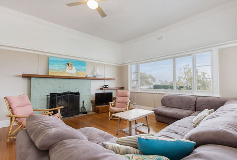 BEACHSIDE GETAWAY - DROMANA - Stayed 1