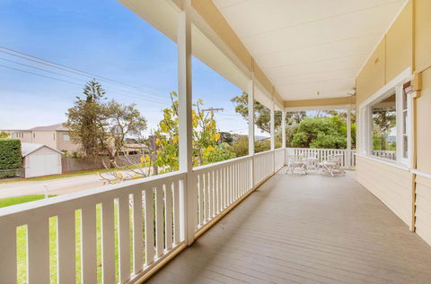 BEACHSIDE GETAWAY - DROMANA - Stayed 3