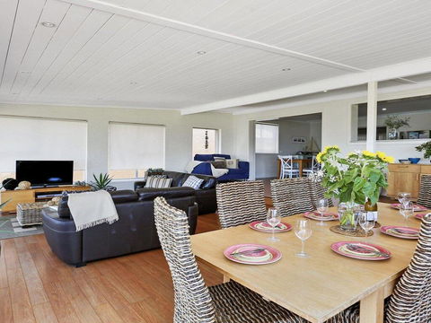 Beachview - Walking Track Straight Down To The Beach - Stays Accommodation 2