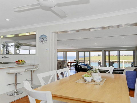 Beachview - Walking Track Straight Down To The Beach - Stays Accommodation 3