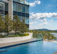 Beautiful Modern Lake View Apartment - Stayed