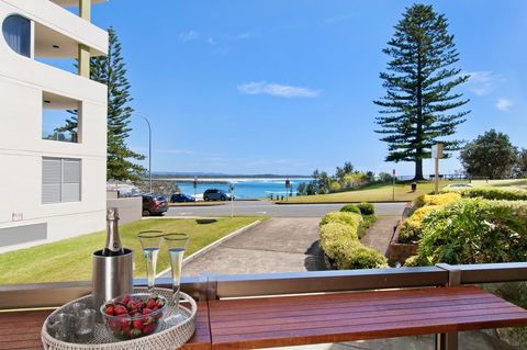 Beauty At The Beach - Modern Beachfront Apartment - Stays Accommodation 0