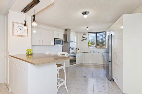 Beauty At The Beach - Modern Beachfront Apartment - Stays Accommodation 2