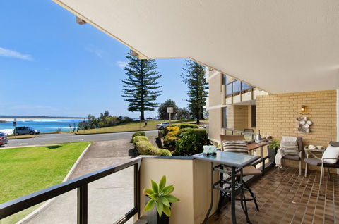 Beauty At The Beach - Modern Beachfront Apartment - Stays Accommodation 1