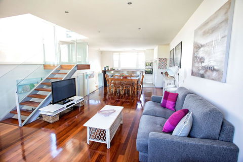 BELLA CASA - Stayed 1