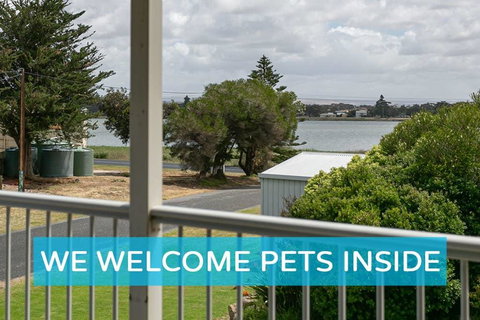 Big Stylish House With River Views, Games Room & WiFI - Stays Accommodation 0