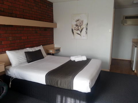 Big Valley Lakeside Paradise Motor Inn - Stayed 1
