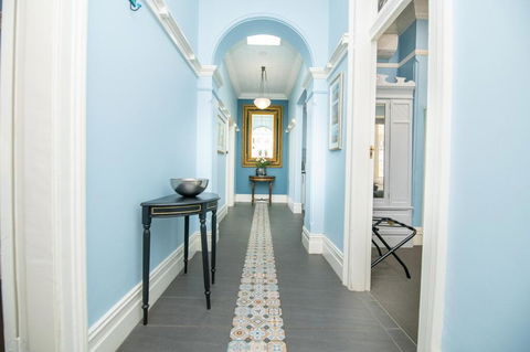 Blue Door Apartments Heritage Charm In CBD - Stayed 3