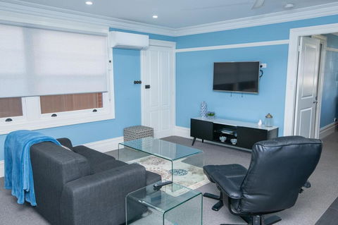 Blue Door Apartments Spacious CBD Apartment - Stayed 2