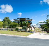 Blue Water Retreat - Upstairs  Downstairs - Stays Accommodation