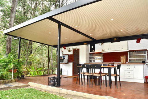 BoBRENE On Tamborine Nude Retreat - Cosy Chalet - Stays Accommodation 1