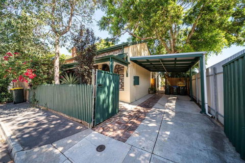 The Spotted Cow,city Fringe,pet Friendly-Free Wine - Stayed 1
