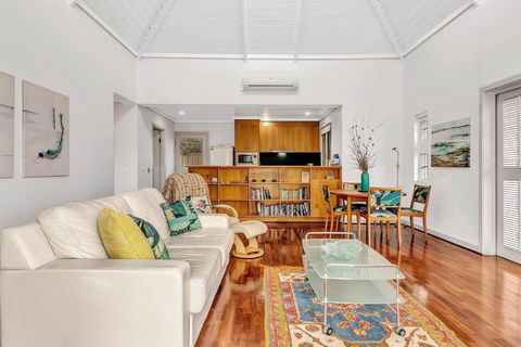 Time And Tide Beach Cottage On The Esplanade - Stays Accommodation 0