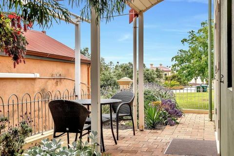 Time And Tide Beach Cottage On The Esplanade - Stays Accommodation 1