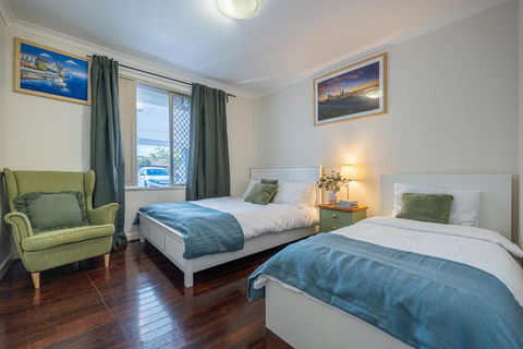 Warmth House Nr Airport 2rooms 5beds Yard N Parking - Stayed 0